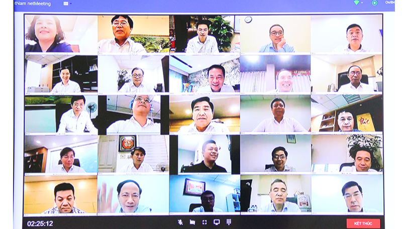 Bộ trưởng Nguyễn Mạnh Hùng chủ trì họp giao ban Lãnh đạo chủ chốt tuần 23/2021 trên nền tảng họp trực truyến.