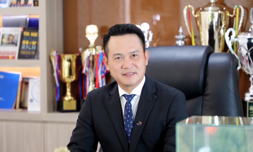 Ông Đặng Hồng Anh, Chủ tịch Hội Doanh nhân trẻ Việt Nam, Phó Chủ tịch Tập đoàn Thành Thành Công đang có kế hoạch nhập khoảng một triệu liều vaccine thông qua một trong số 36 công ty được cấp phép nhập khẩu.