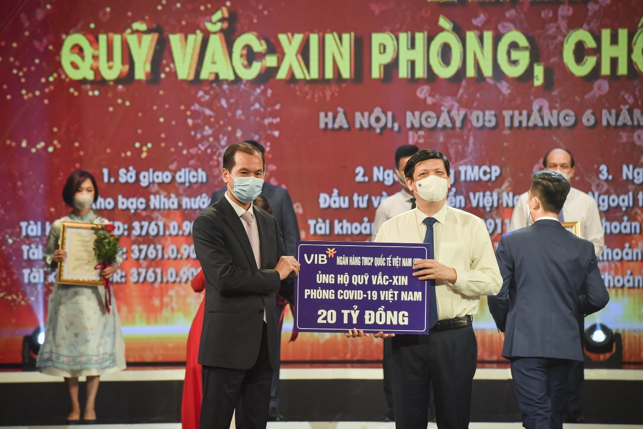 Từ khi đại dịch Covid-19 xuất hiện tại Việt Nam, VIB cũng là một trong các ngân hàng đầu tiên đưa ra gói hỗ trợ cho cả khoản vay hiện hữu và khoản vay mới, với mức lãi suất hỗ trợ lên đến 2,0%.