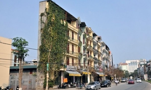Hà Nội: “Nhức mắt” nhà siêu mỏng, siêu méo 