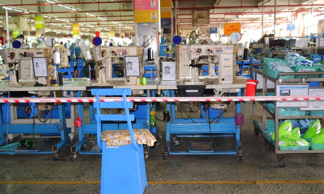 Phong tỏa khu vực làm việc của bệnh nhân nghi nhiễm tại Công ty TNHH Pouyuen Việt Nam.