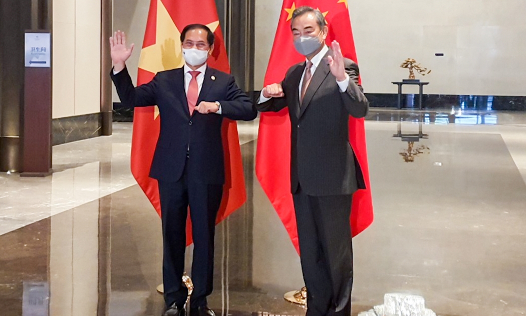 Bộ trưởng Ngoại giao Bùi Thanh Sơn hội đàm với Bộ trưởng Ngoại giao Trung Quốc Vương Nghị - Ảnh: Bộ Ngoại giao