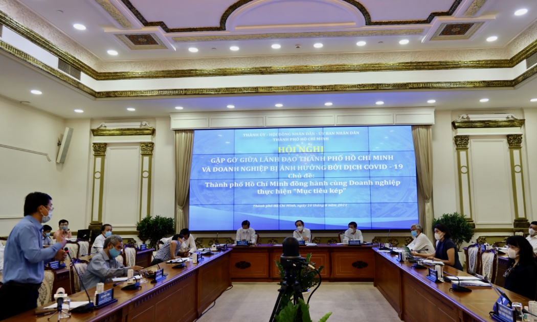 Bí thư Thành ủy TP.HCM Nguyễn Văn Nên; Chủ tịch UBND TP.HCM Nguyễn Thành Phong chủ trì hội nghị. Ảnh: Huyền Mai.