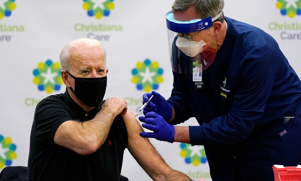 Tổng thống Joe Biden tiêm mũi vaccine Covid-19 của Pfizer/BioNTech thứ hai vào ngày 11/1 - Ảnh: ABC7news