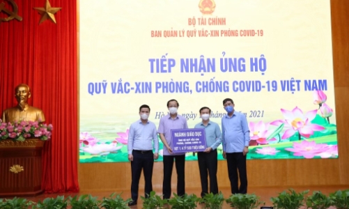 Ngành giáo dục ủng hộ 4,5 tỷ đồng cho Quỹ vaccine phòng, chống Covid-19