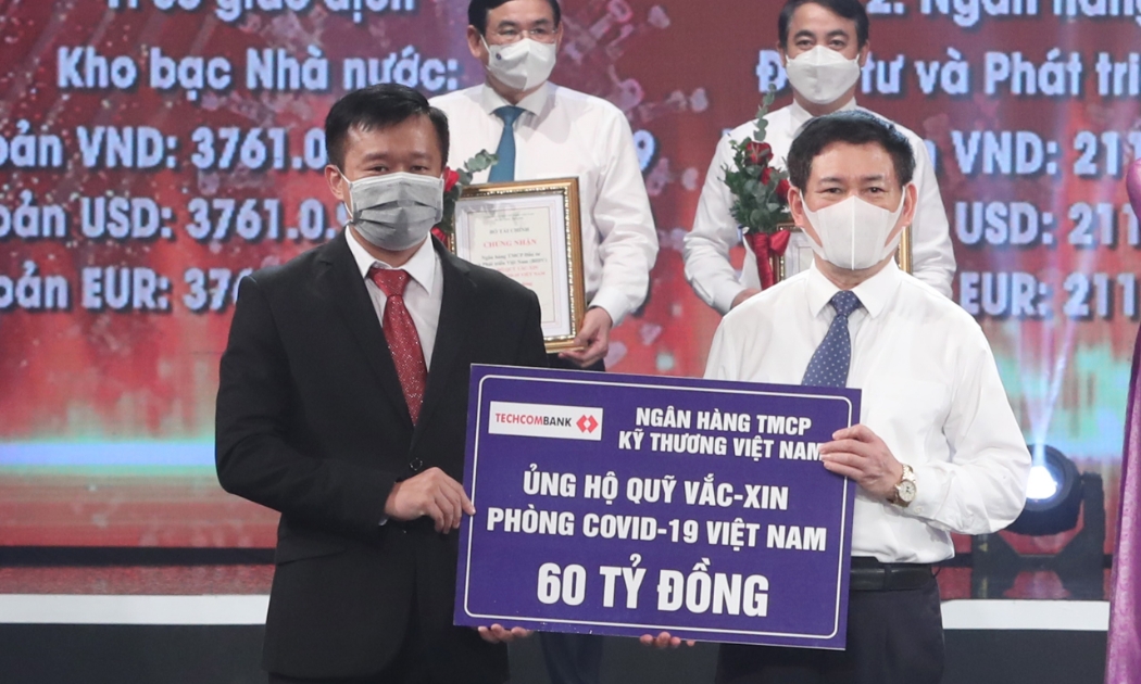 Techcombank cũng vừa ủng hộ 60 tỷ đồng cho Quỹ vaccine phòng chống Covid-19 của Chính phủ nhằm góp phần hiện thực hóa sự thần tốc của chiến lược vaccine cho toàn dân.