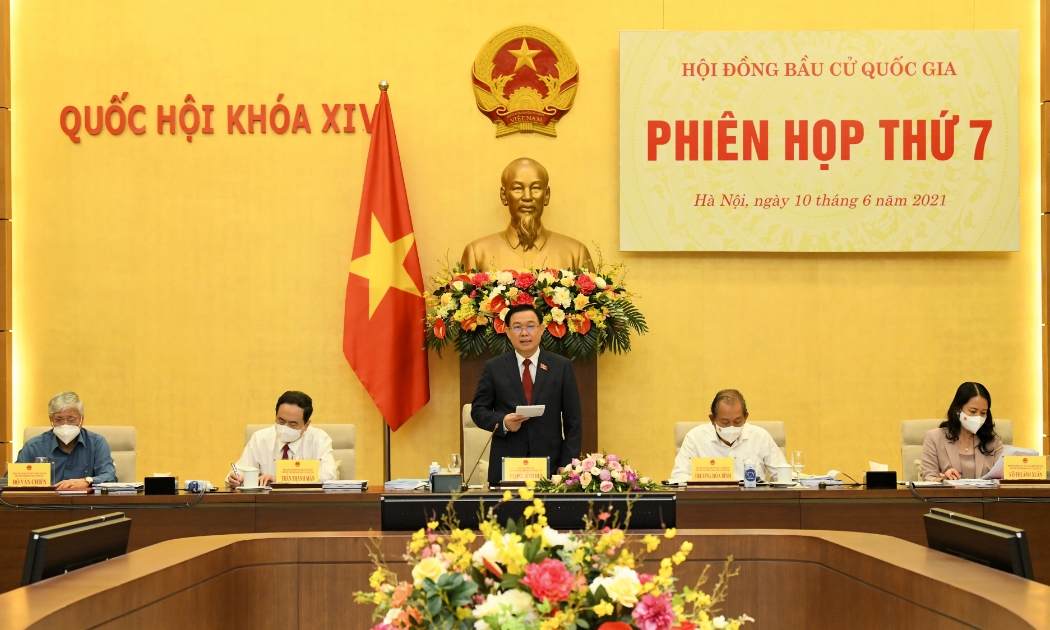 Chủ tịch Hội đồng bầu cử quốc gia, Chủ tịch Quốc hội Vương Đình Huệ phát biểu tại Phiên họp thứ 7 - Ảnh: Quochoi.vn