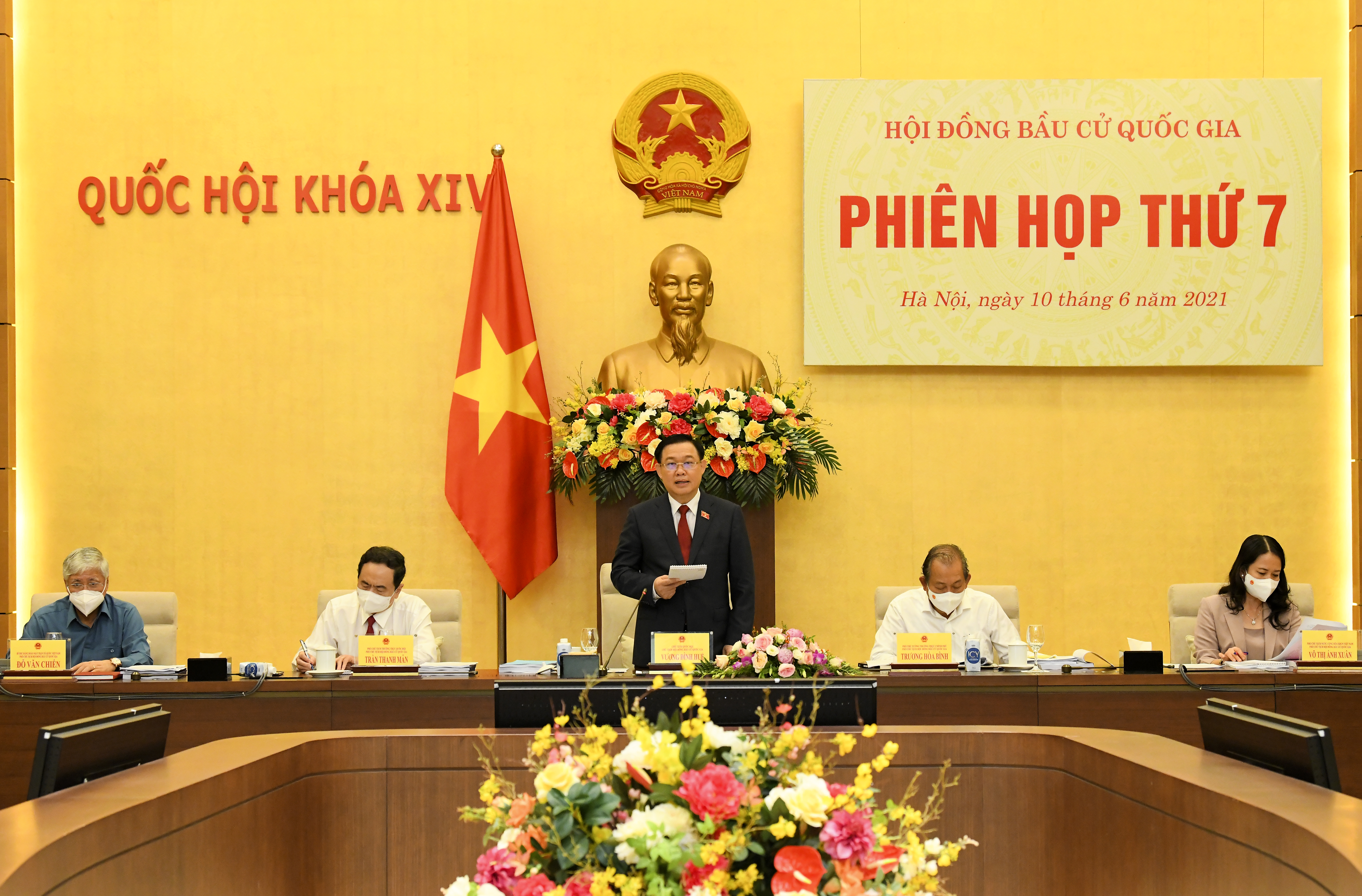 Chủ tịch Hội đồng bầu cử quốc gia, Chủ tịch Quốc hội Vương Đình Huệ phát biểu tại Phiên họp thứ 7 - Ảnh: Quochoi.vn