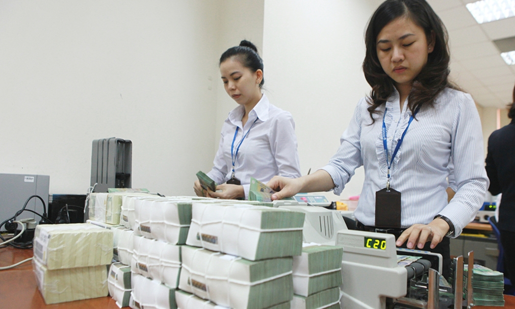 Doanh nghiệp chỉ cần vay mượn của ngân hàng hoặc một bên nào khác vượt quá 25% vốn chủ sở hữu và trên 50% nợ vay trung dài hạn thì sẽ bị coi là có “quan hệ liên kết” với chủ nợ...