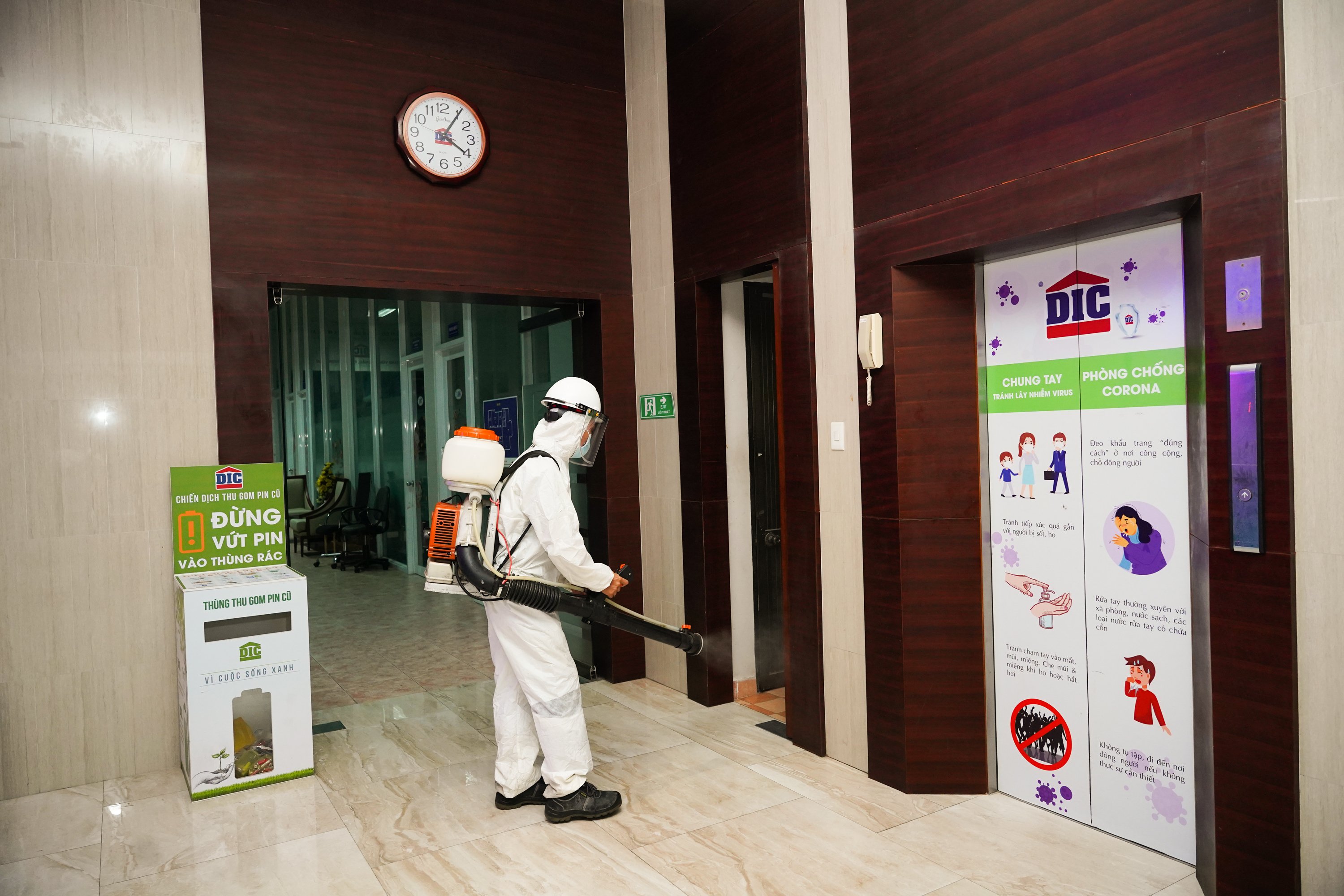 Triển khai phun khử khuẩn tại trụ sở Tập đo&agrave;n DIC.