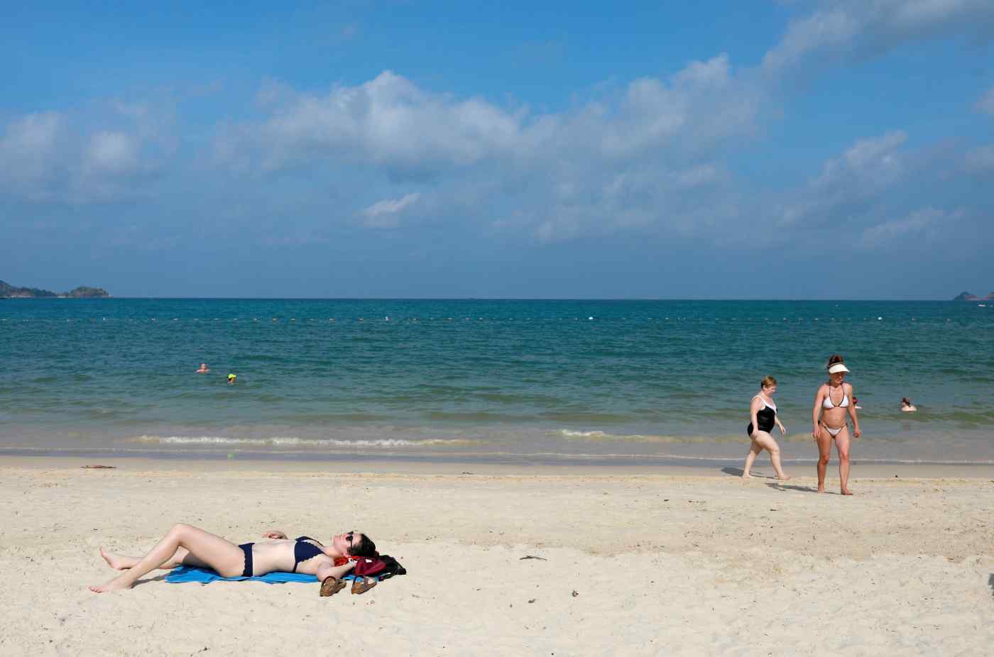 Từ tháng 7, du khách đã tiêm vaccine Covid-19 có thể tới Phuket mà không cần cách ly - Ảnh: Reuters
