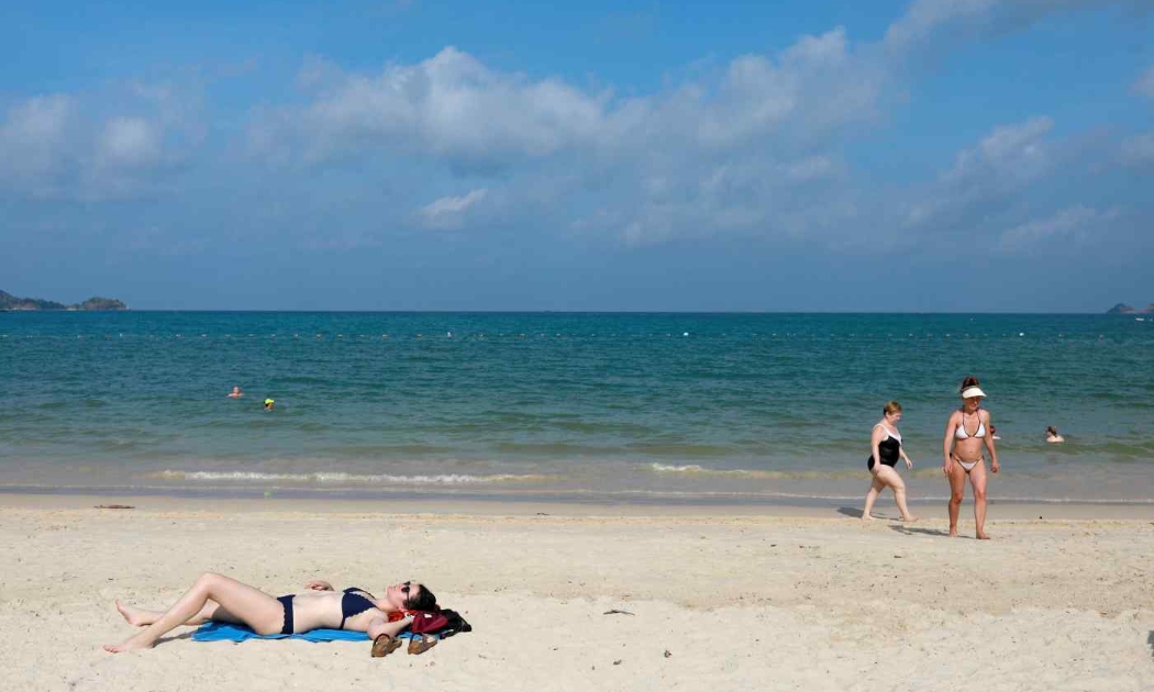 Từ tháng 7, du khách đã tiêm vaccine Covid-19 có thể tới Phuket mà không cần cách ly - Ảnh: Reuters