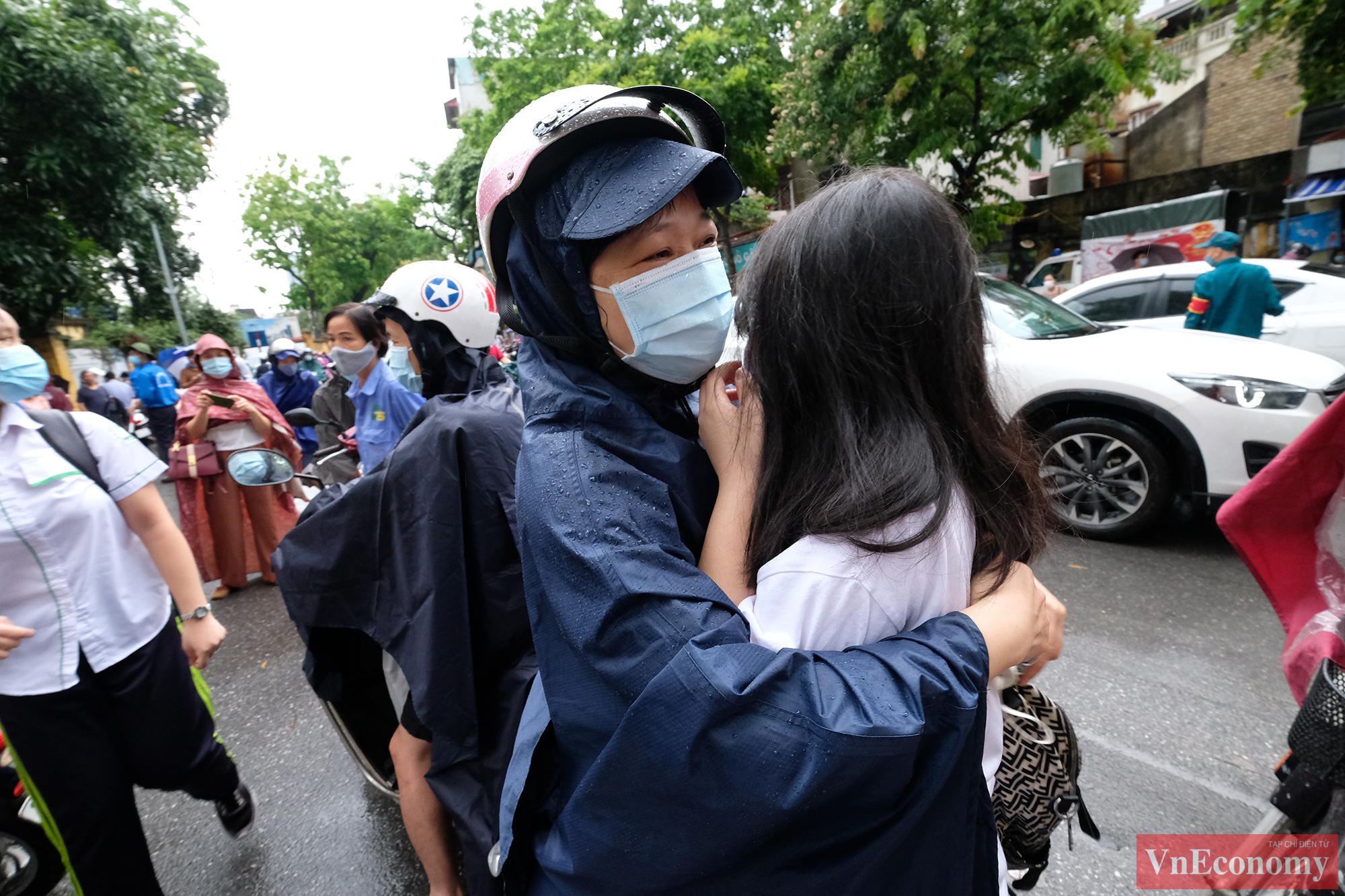 Kỳ thi&nbsp;v&agrave;o lớp 10 h&agrave;ng năm thường được đ&aacute;nh gi&aacute;&nbsp;c&oacute; t&iacute;nh chất cạnh tranh gay gắt hơn cả thi đại học.