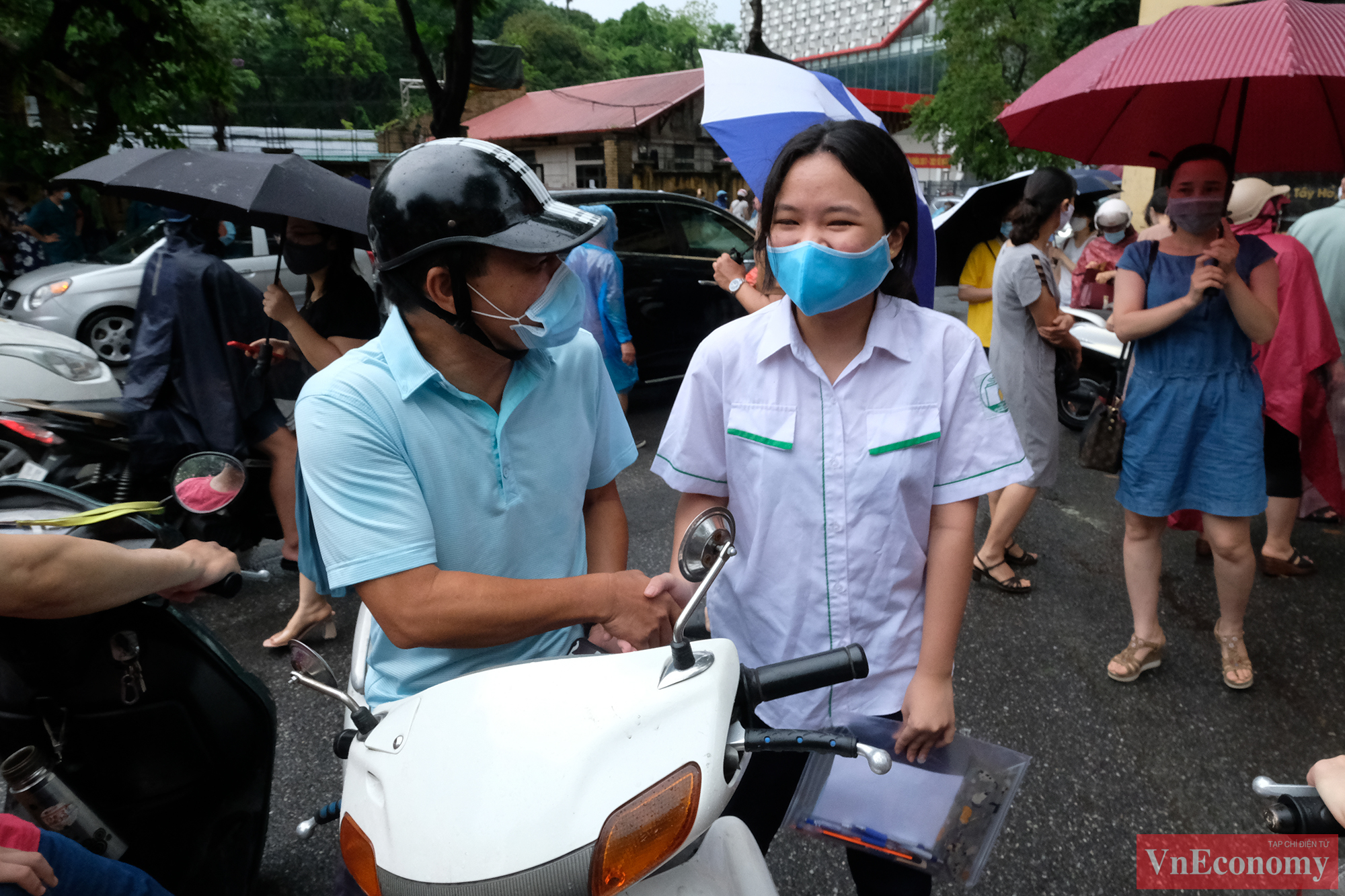Bao nhiêu hy vọng, yêu thương được những người làm cha mẹ gửi gắm cho con mình.