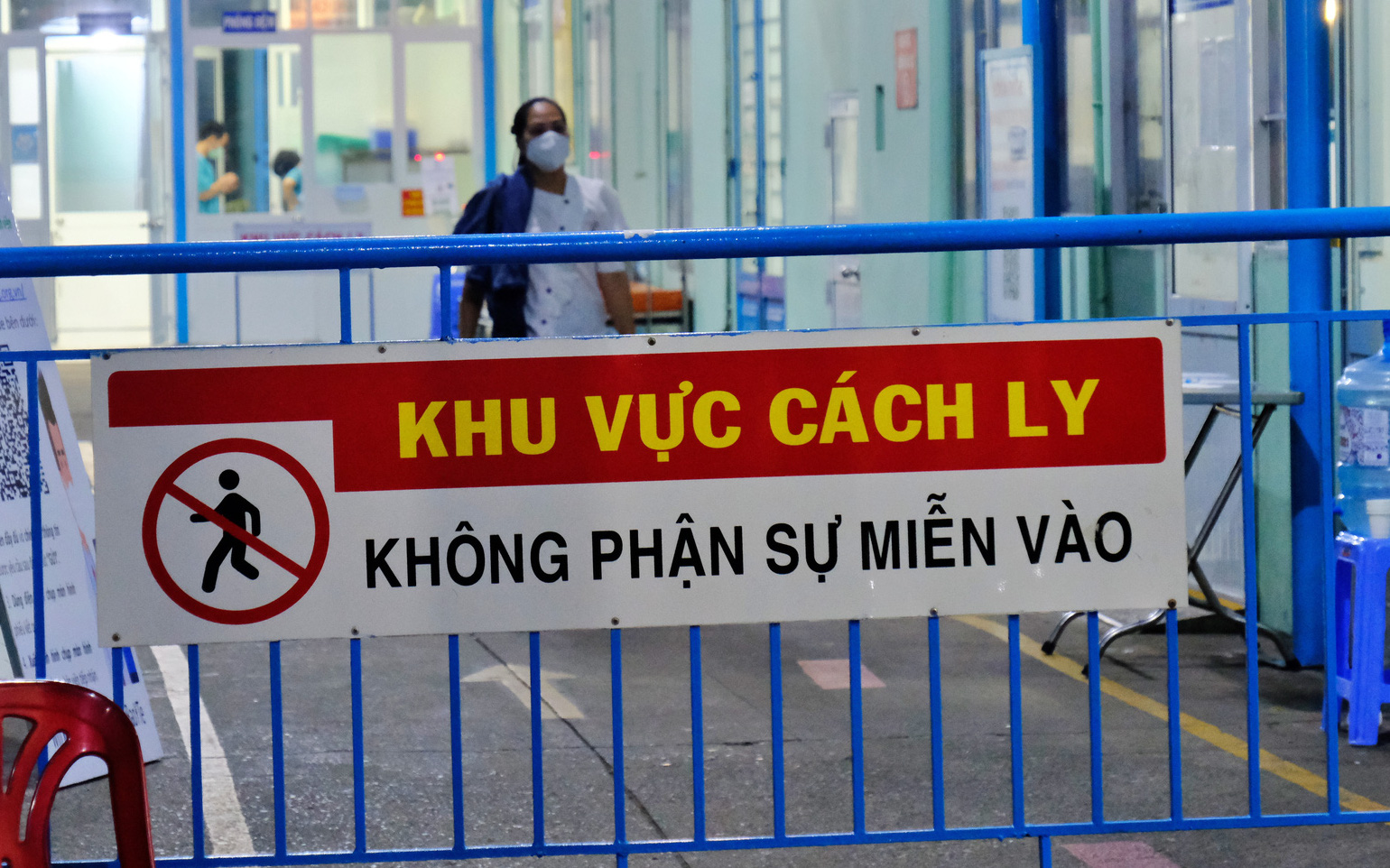 Bệnh viện Bệnh nhiệt đới TP.HCM tạm phong tỏa vì có ba nhân viên nghi nhiễm Covid-19