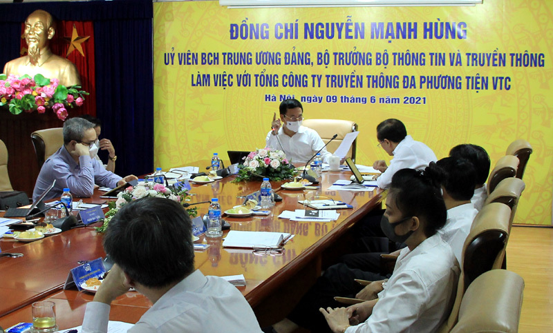 Buổi làm việc giữa Bộ trưởng Nguyễn Mạnh Hùng và Tổng công ty VTC. Ảnh: MIC.