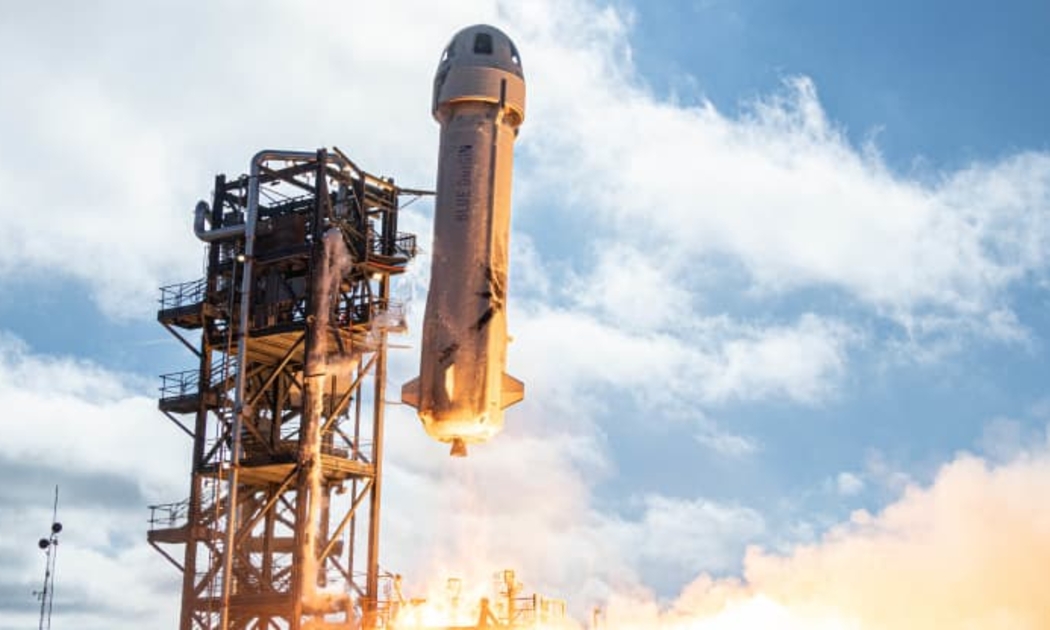 Tàu tên lửa New Shepard trong một chuyến bay thử - Ảnh: Blue Origin.