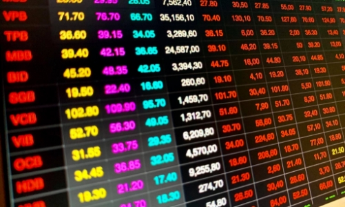 Ồ ạt tăng vốn có “dội ngược” lại cổ phiếu ngân hàng?