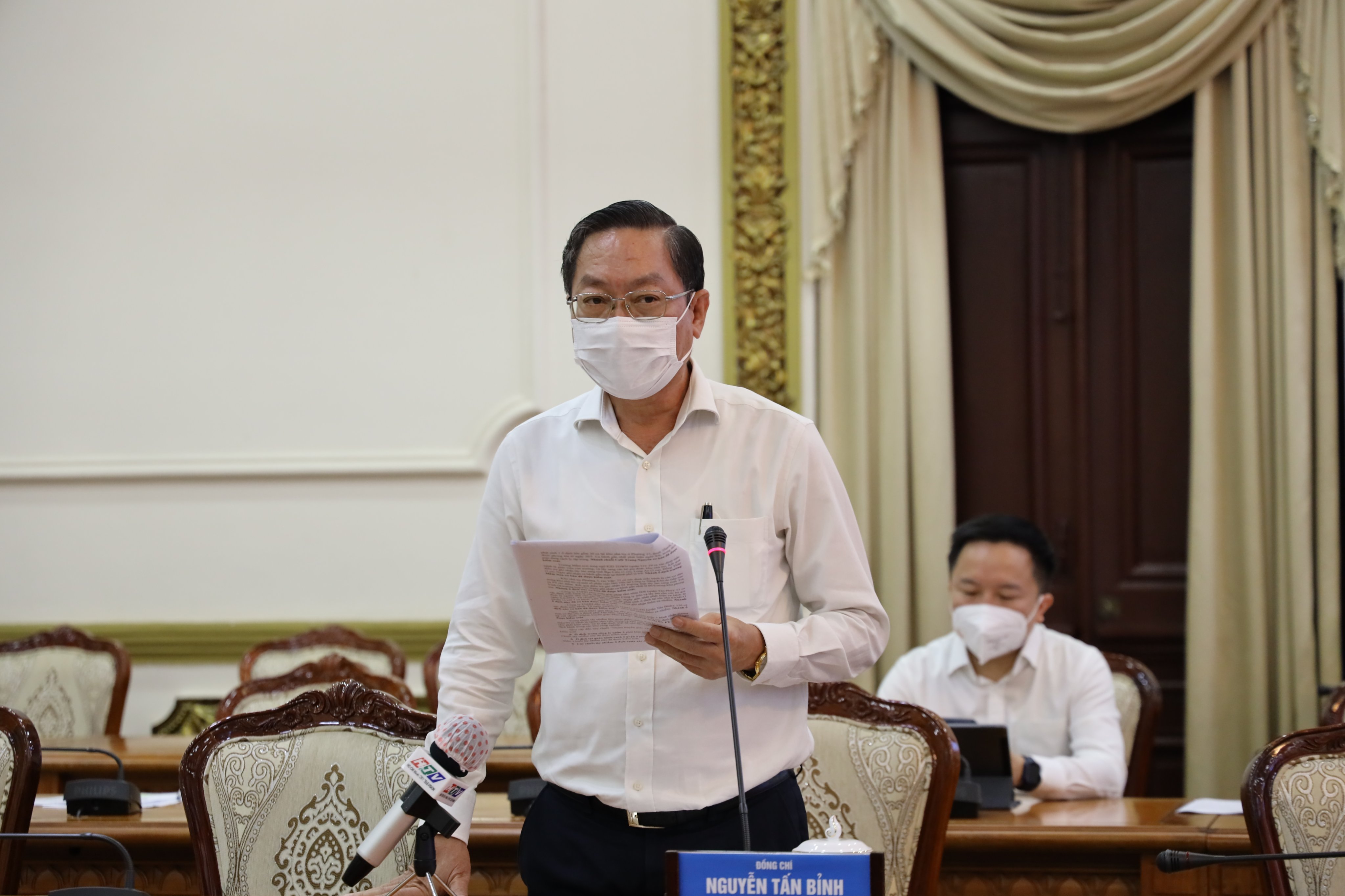 Giám đốc Sở Y tế Nguyễn Tấn Bỉnh thông tin về tình hình dịch bệnh tại cuộc họp sáng 14/6 (Ảnh Trung tâm báo chí TP.HCM).