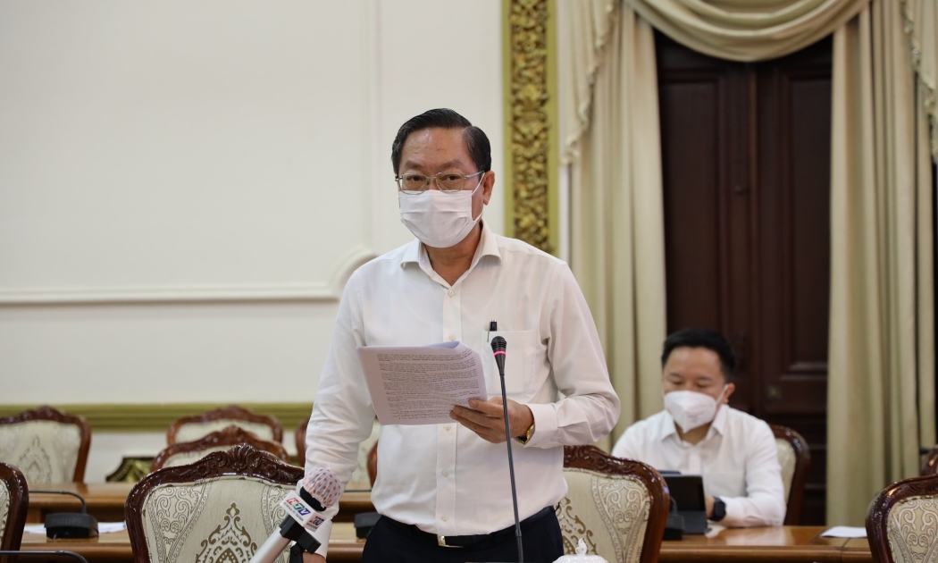 Giám đốc Sở Y tế Nguyễn Tấn Bỉnh thông tin về tình hình dịch bệnh tại cuộc họp sáng 14/6 (Ảnh Trung tâm báo chí TP.HCM).