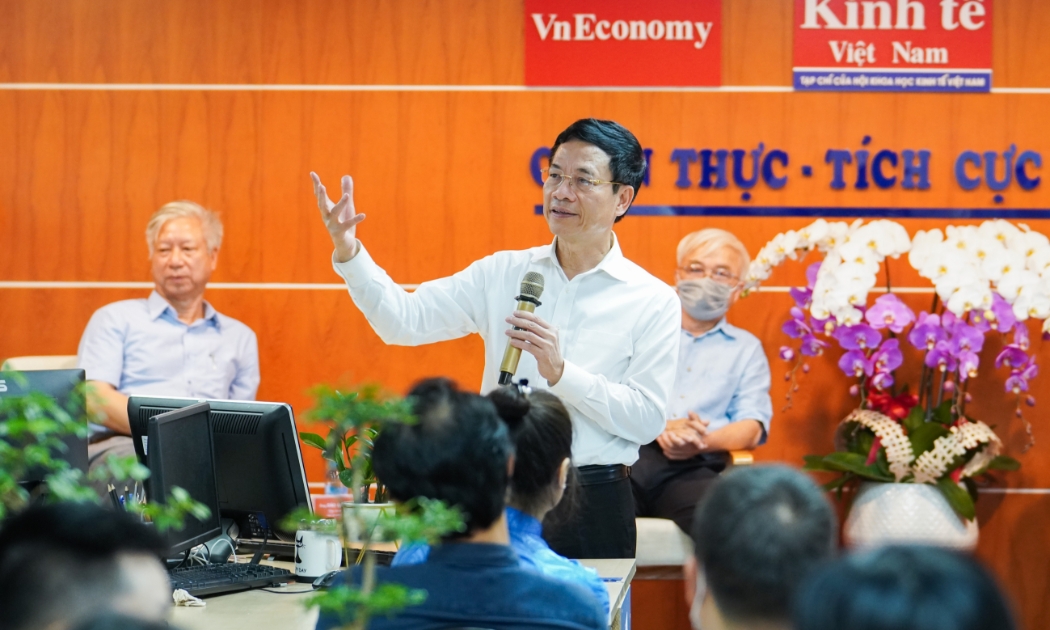 Bộ trưởng Nguyễn Mạnh Hùng tại buổi làm việc với Tạp chí Kinh tế Việt Nam ngày 16/6 nhân dịp kỷ niệm 96 năm ngày Báo chí Cách mạng Việt Nam.