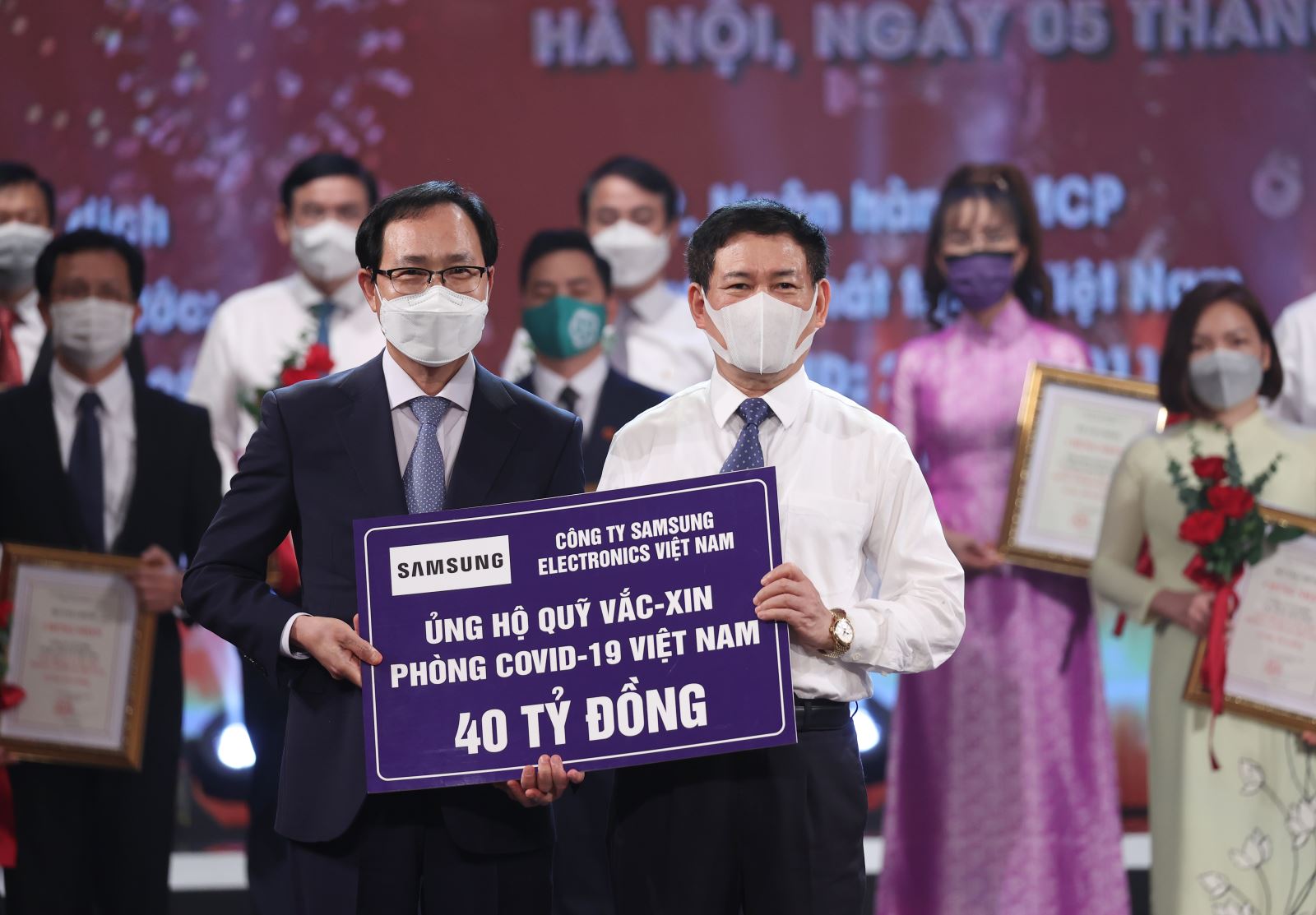 Samsung Việt Nam ủng hộ 40 tỷ đồng tại lễ ra mắt Qũy vaccine. 