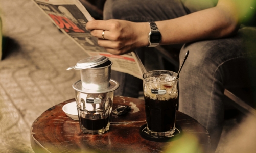 Cơ hội và thách thức nào cho kinh doanh cà phê bình dân?