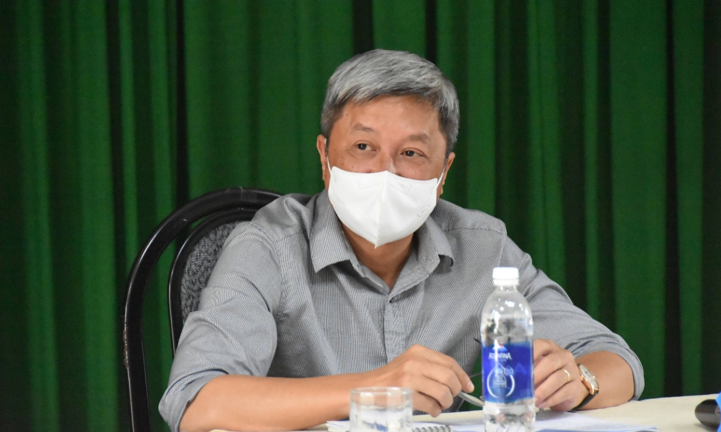 Thứ trưởng Bộ Y tế Nguyễn Trưởng Sơn chủ trì cuộc họp.