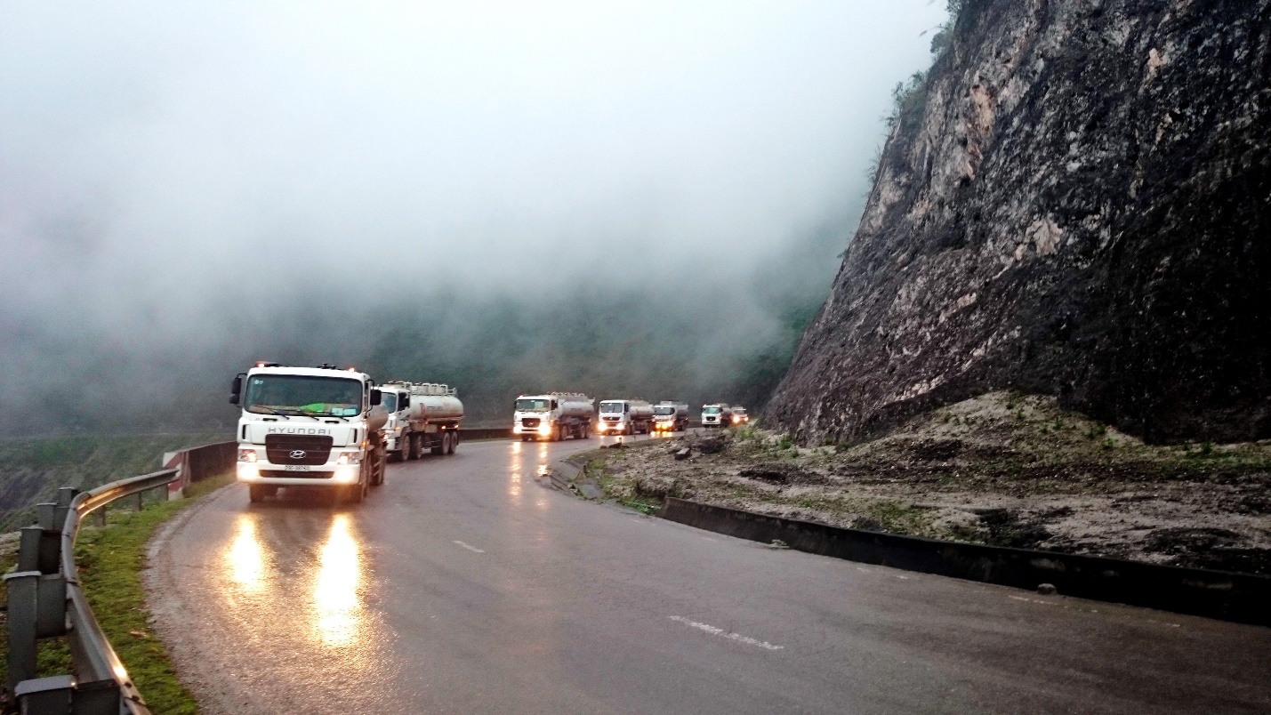 Ng&agrave;y qua ng&agrave;y, ch&uacute;ng t&ocirc;i vẫn miệt m&agrave;i c&otilde;ng chữ P l&ecirc;n ng&agrave;n đến với đồng b&agrave;o c&aacute;c d&acirc;n tộc miền T&acirc;y Bắc th&acirc;n y&ecirc;u của Tổ quốc.