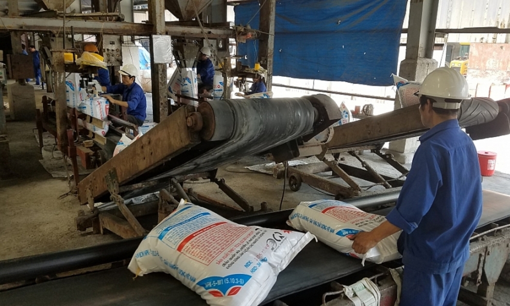 Một dây chuyền sản xuất phân bón. Ảnh minh họa