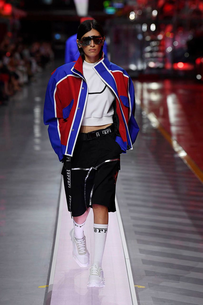 Việc ra mắt BST đầu ti&ecirc;n n&agrave;y đ&aacute;nh dấu một bước tiến quan trọng trong chiến lược thương hiệu mới của Ferrari.