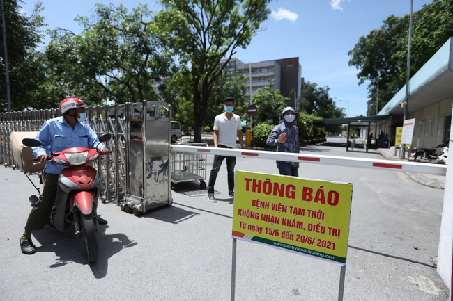 Điều chuyển bệnh nhân trong thời gian Bệnh viện Đa khoa Đức Giang tạm dừng tiếp nhận để phòng chống dịch Covid-19.