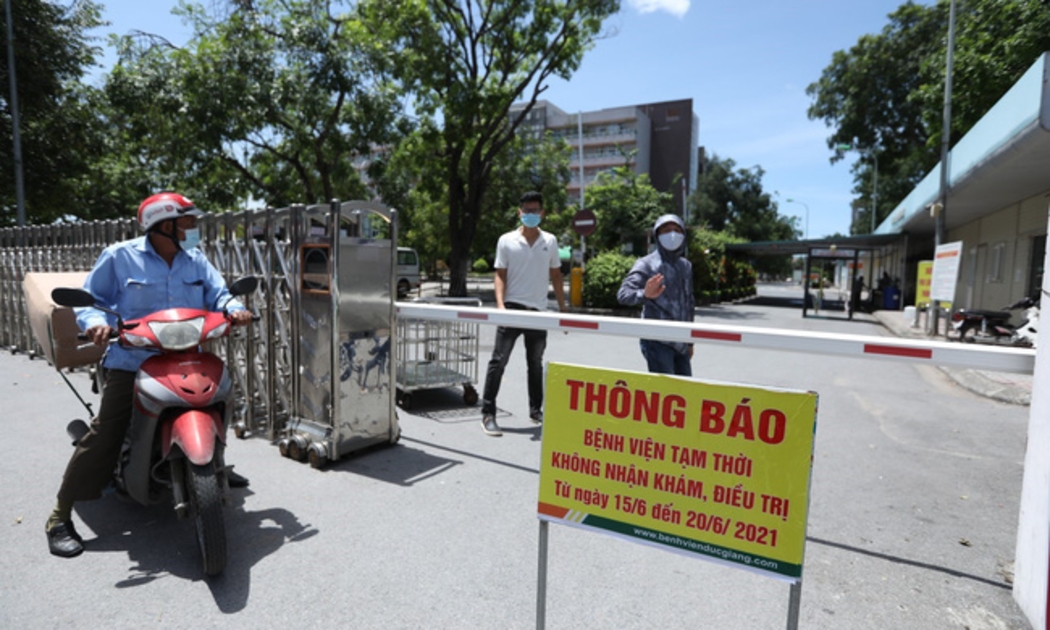 Điều chuyển bệnh nhân trong thời gian Bệnh viện Đa khoa Đức Giang tạm dừng tiếp nhận để phòng chống dịch Covid-19.
