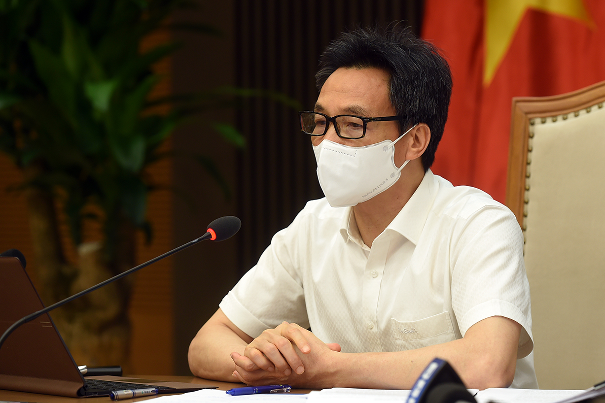 Phó Thủ tướng Vũ Đức Đam chủ trì cuộc họp trực tuyến với TP.HCM chiều 17/6. Ảnh - VGP/Đình Nam. 