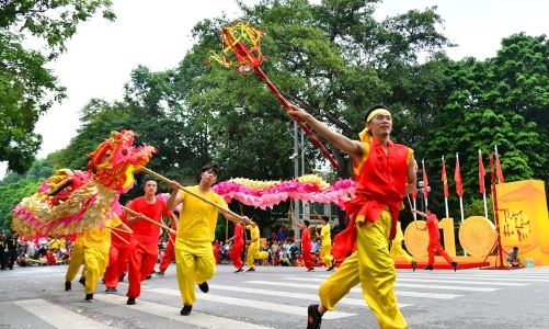 Người Việt vẫn ưu ái sản phẩm công nghiệp văn hóa “ngoại”  hơn “nội” ?