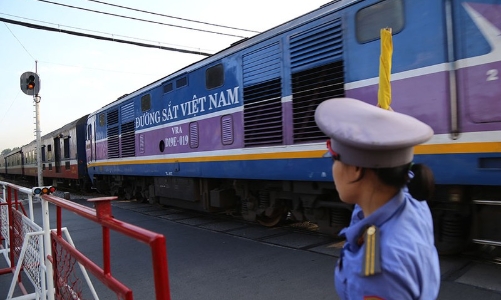 Dự tính lỗ 940 tỷ , Đường sắt xin giảm sâu lãi vay, giảm 50% phí sử dụng kết cấu hạ tầng 