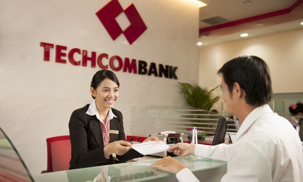 Techcombank miễn phí chuyển tiền vào Quỹ vaccine tại quầy lẫn online.