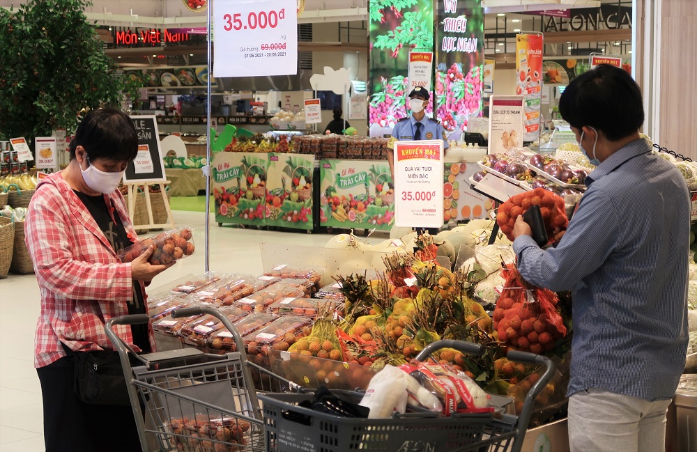 Vải thiều Bắc Giang được bày bán tại Aeon phía Nam