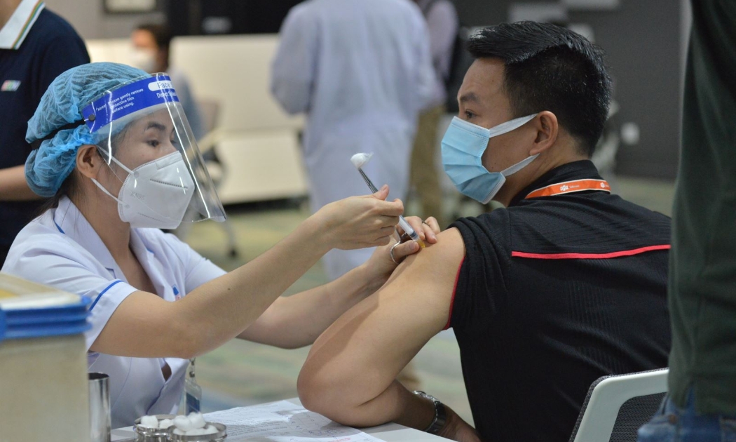 TP.HCM đang triển khai đợt tiêm vaccine quy mô lớn và đặt mục tiêu hết năm 2021 có 2/3 người dân được tiêm vaccine Covid-19.