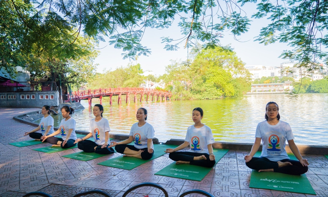 Hình ảnh hưởng ứng Ngày Quốc tế Yoga năm 2019 tại Hà Nội.