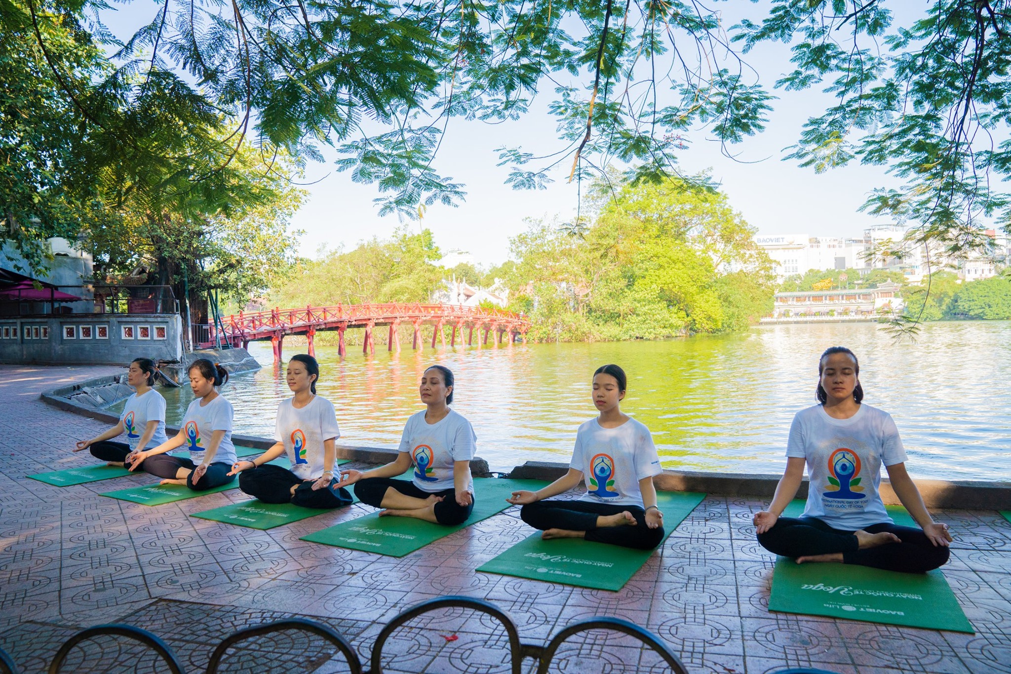 Hình ảnh hưởng ứng Ngày Quốc tế Yoga năm 2019 tại Hà Nội.