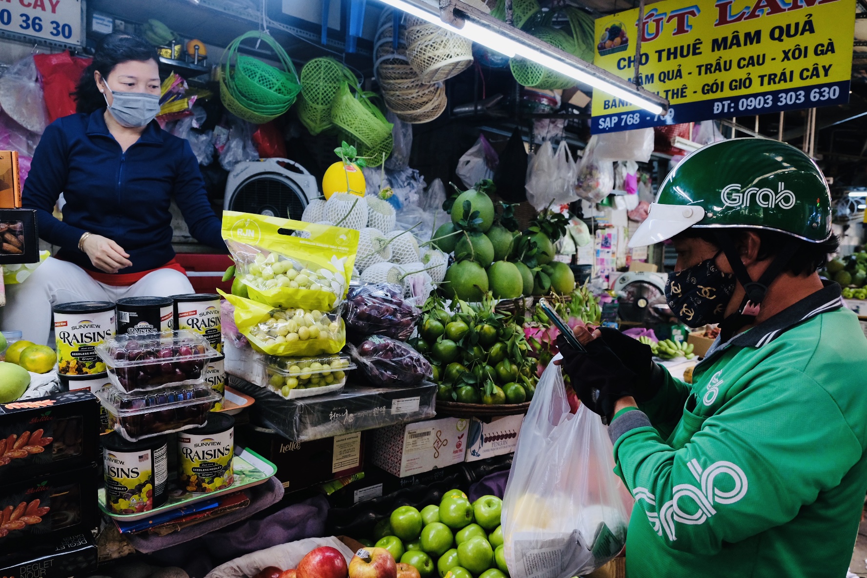 Xe hai bánh, xe giao hàng hoạt động bình thường...