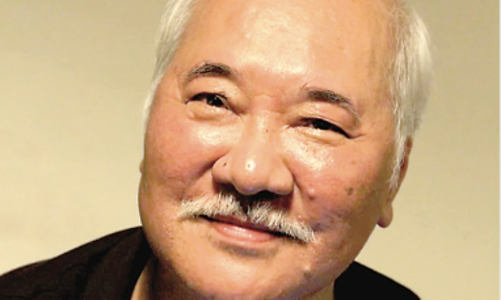 Bạn là nhà báo hay là...?