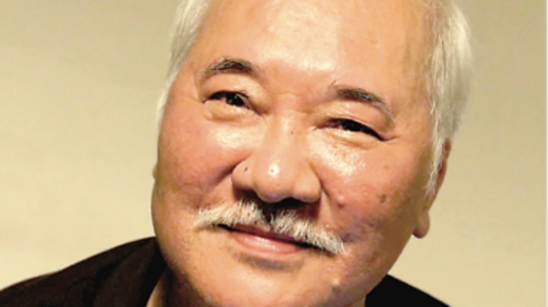 Bạn là nhà báo hay là...?