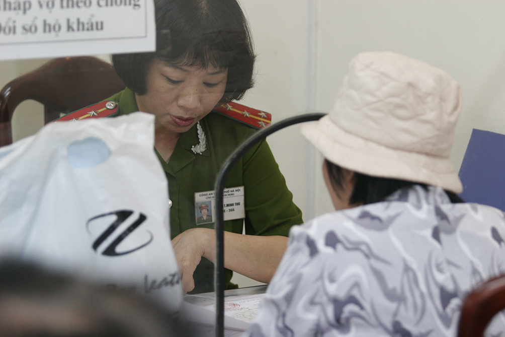 Nhờ việc bỏ sổ hộ khẩu và sổ tạm trú, thời gian giải quyết đăng ký thường trú sẽ giảm từ 15 ngày trước đây xuống còn 7 ngày. 