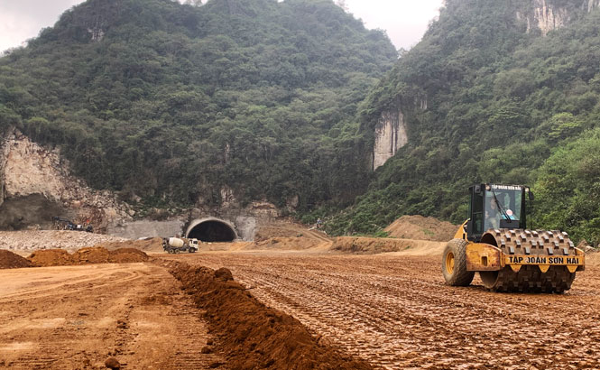 Nhiều đoạn tuyến cao tốc Bắc - Nam đang được tập trung triển khai