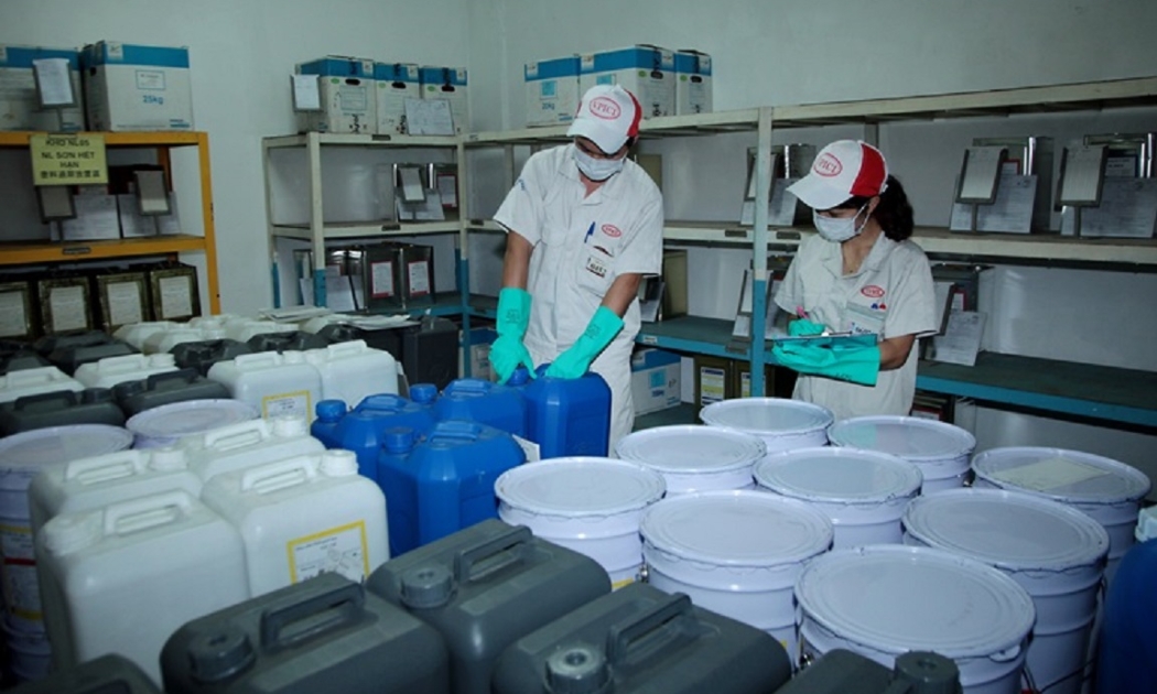 Toàn ngành hóa chất có khoảng 1.818 doanh nghiệp sản xuất phân bổ trên sáu vùng trong cả nước.
