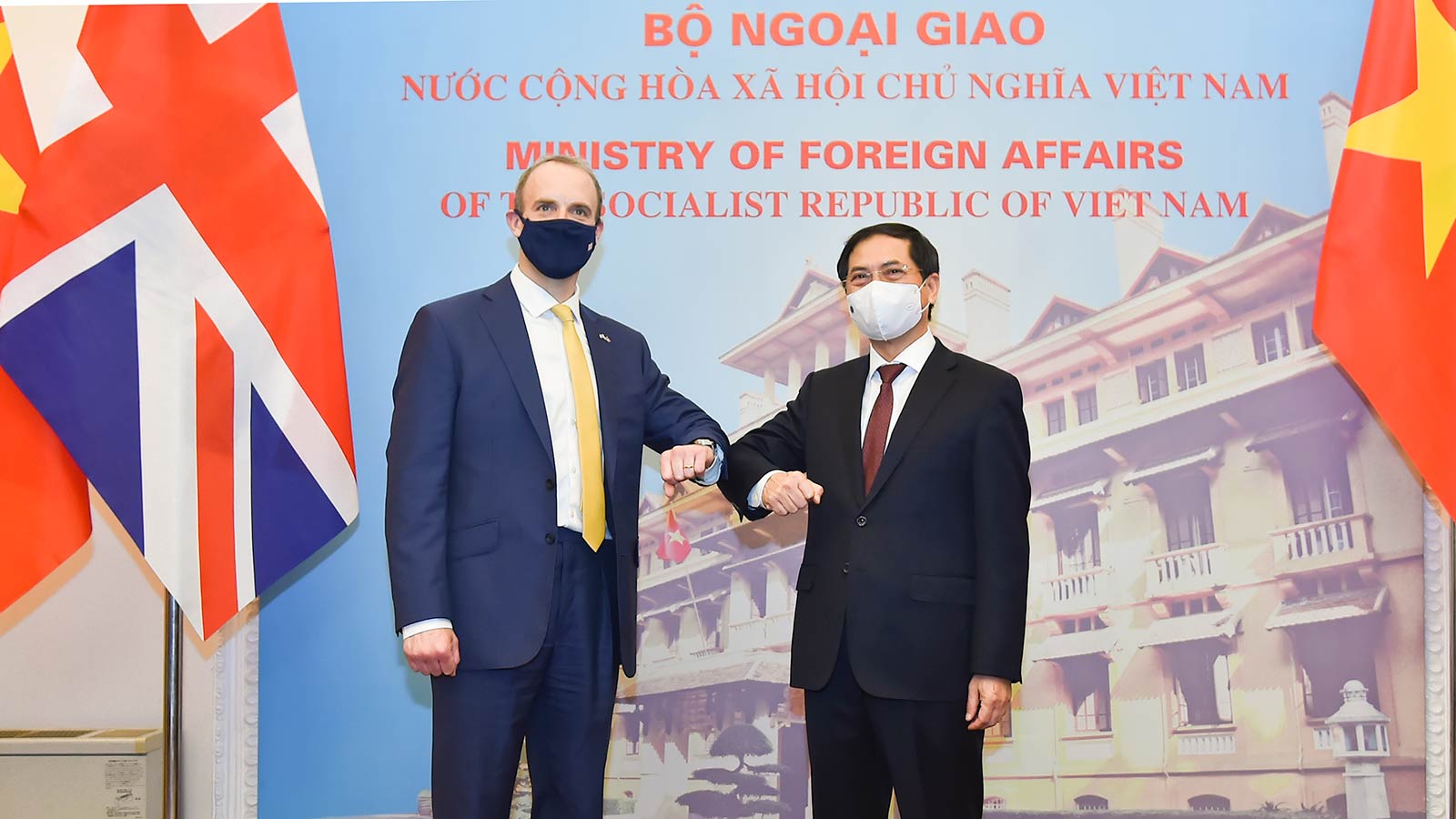 Hội đàm giữa Bộ trưởng Dominic Raab và Bộ trưởng Ngoại giao Bùi Thanh Sơn - Ảnh: Báo Thế giới và Việt Nam