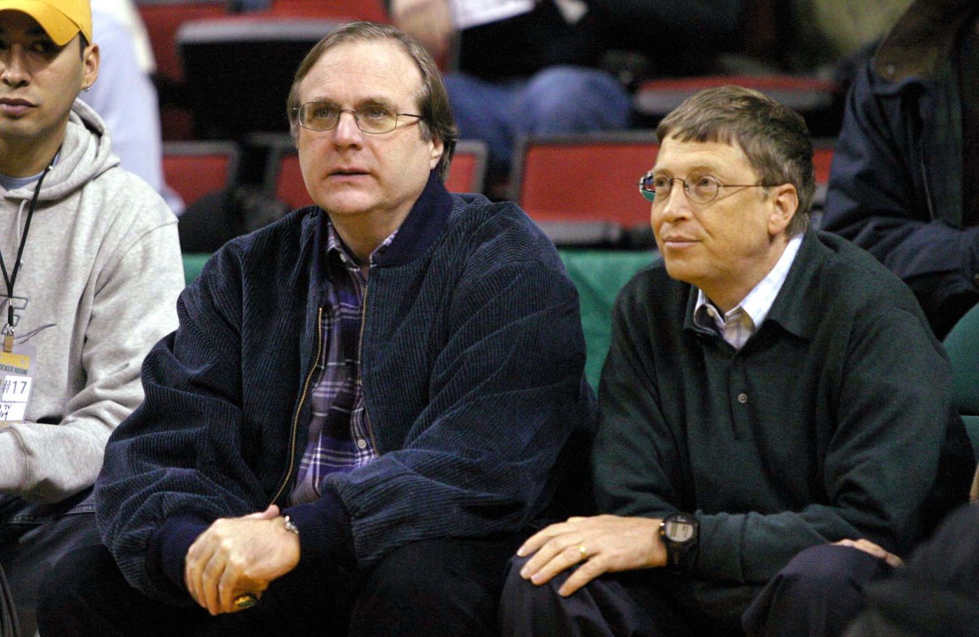 Hai nhà đồng sáng lập Microsoft: Paul Allen (trái) và Bill Gates vào năm 2004 - Ảnh: Bloomberg.