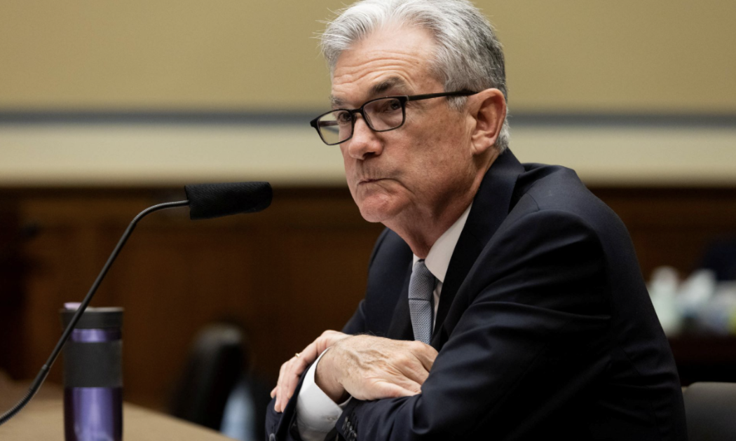 Chủ tịch Fed Jerome Powell trong phiên điều trần ngày 22/6 - Ảnh: Reuters.